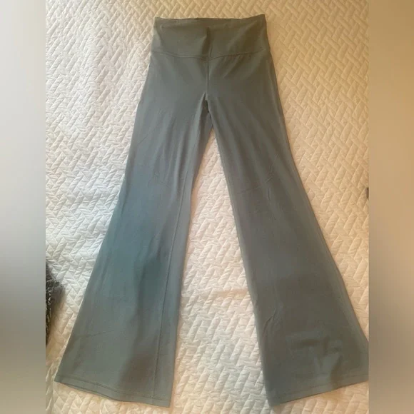 Athleta Elation Flare in Minimalistic Grey - Picture 2 of 3